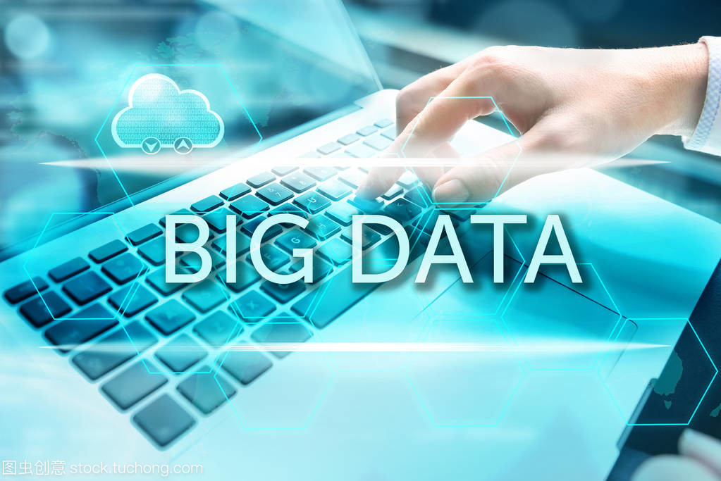 大数据时代 数据处理与计算机键盘下的现代职业女性